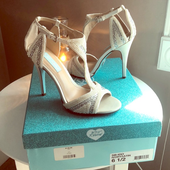Betsey Johnson Shoes - GORGEOUS ivory/silver accented open toe Pumps Betsey Johnson Shoes - GORGEOUS ivory/silver accented open toe Pumps